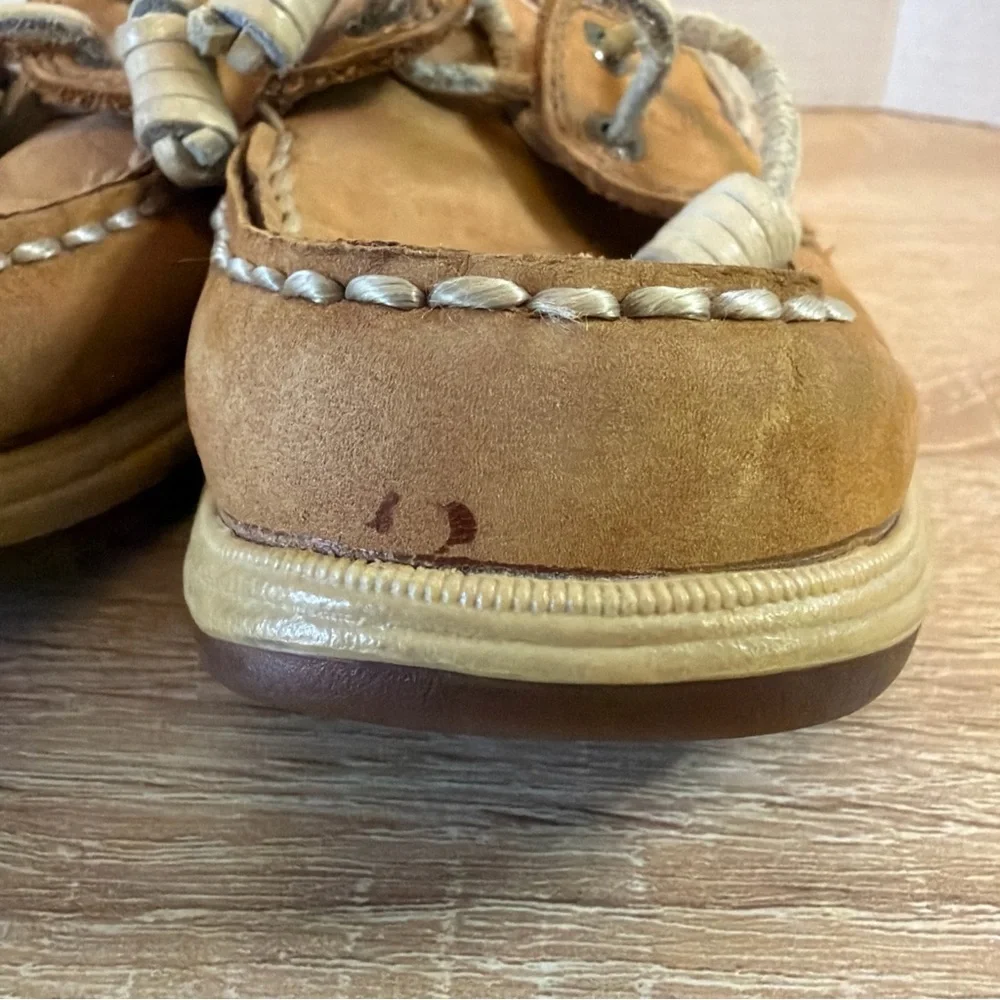 Sperry details brand